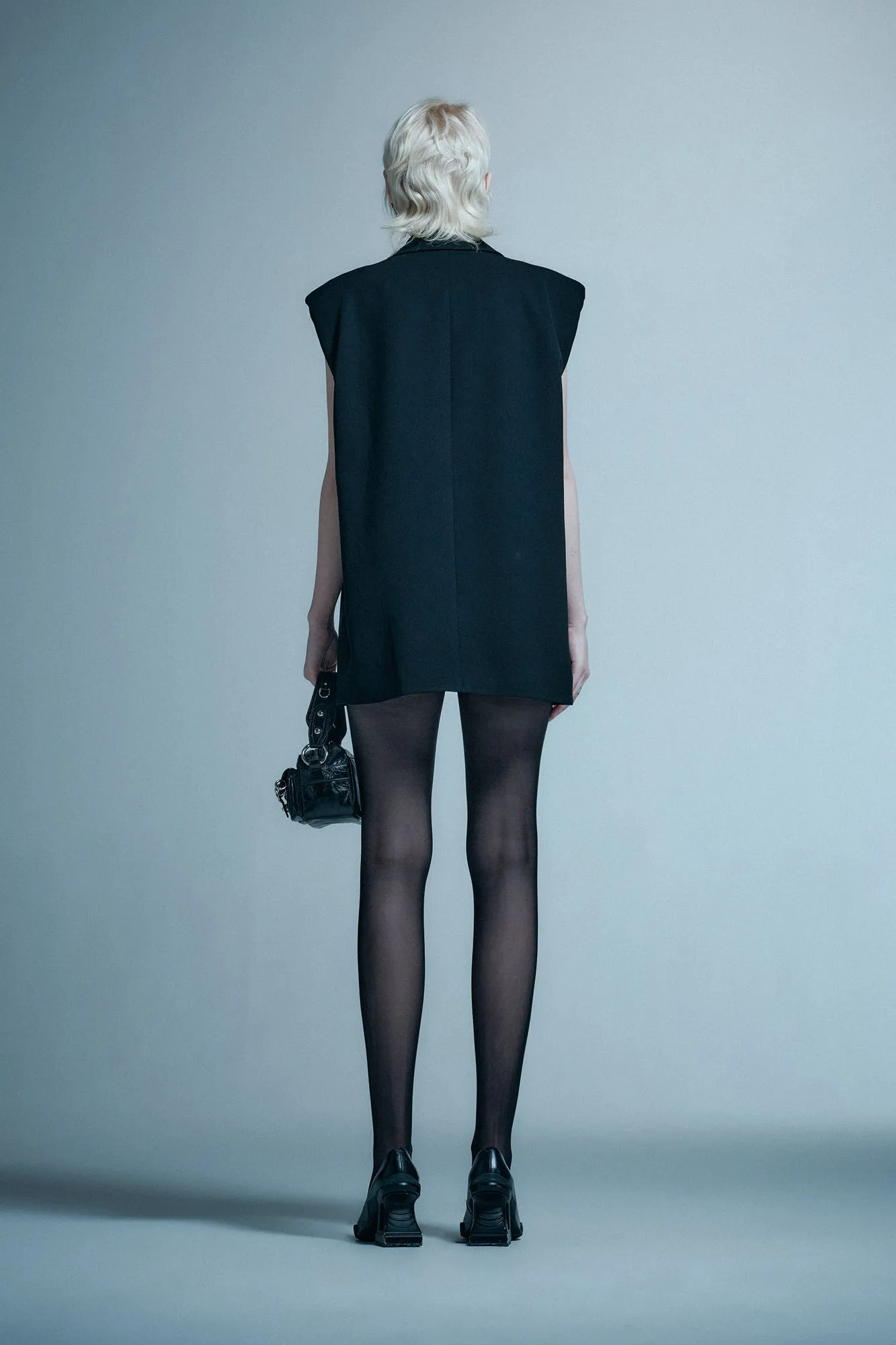 Acetic acid 
tetramer 
multi-layer
hollow vest