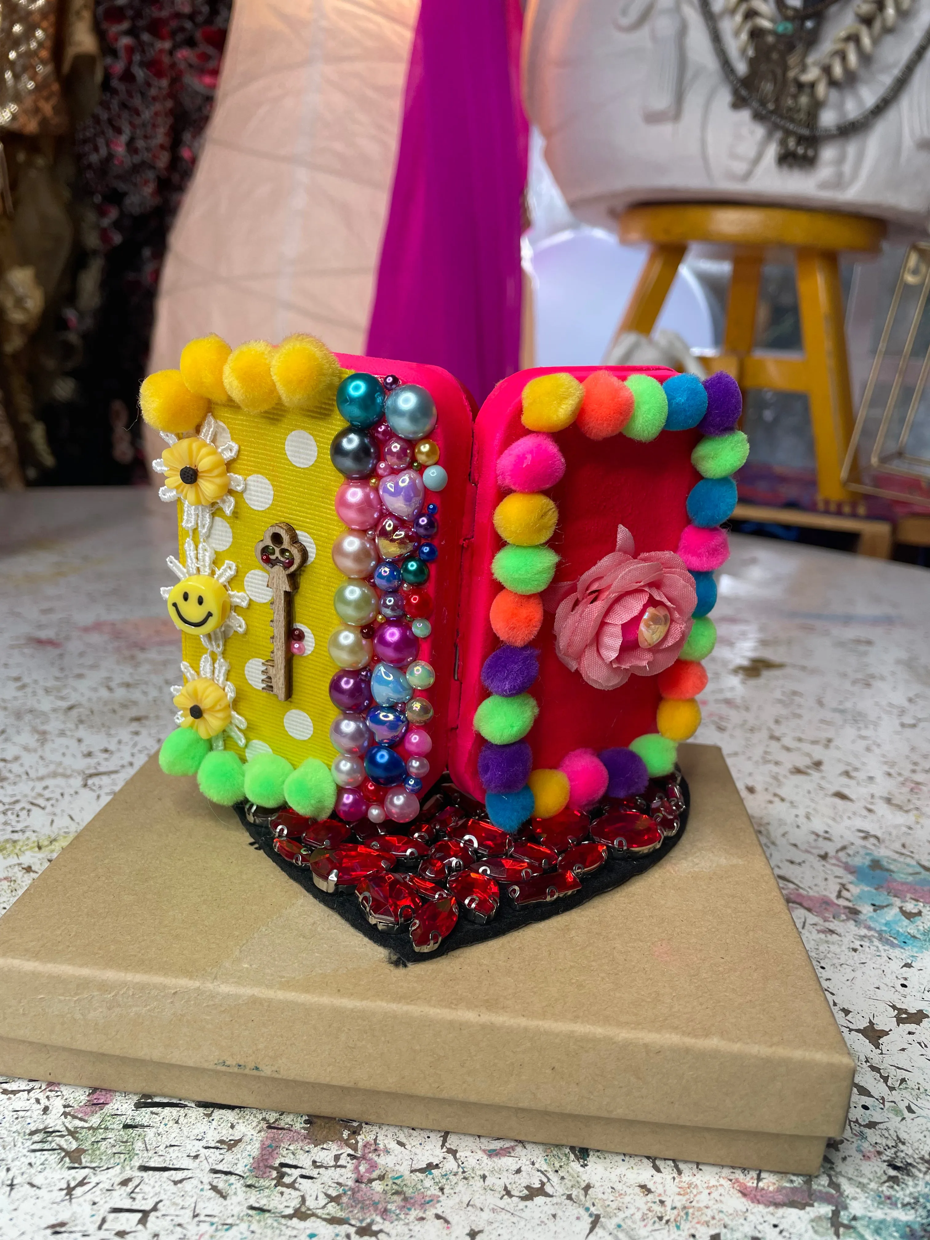 Canvas / little shrine magical Trolls