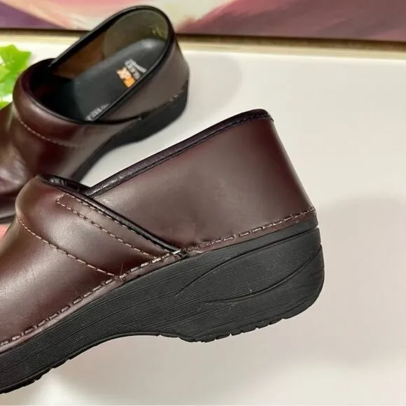 Dansko Pro XP 2.0 Clog in Brown Size 37 / US 6.5 - 7