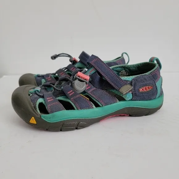 Keen kids size 4 big girl