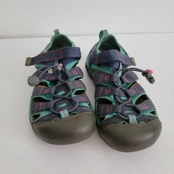 Keen kids size 4 big girl