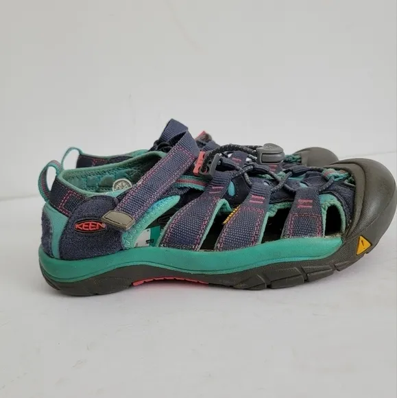 Keen kids size 4 big girl