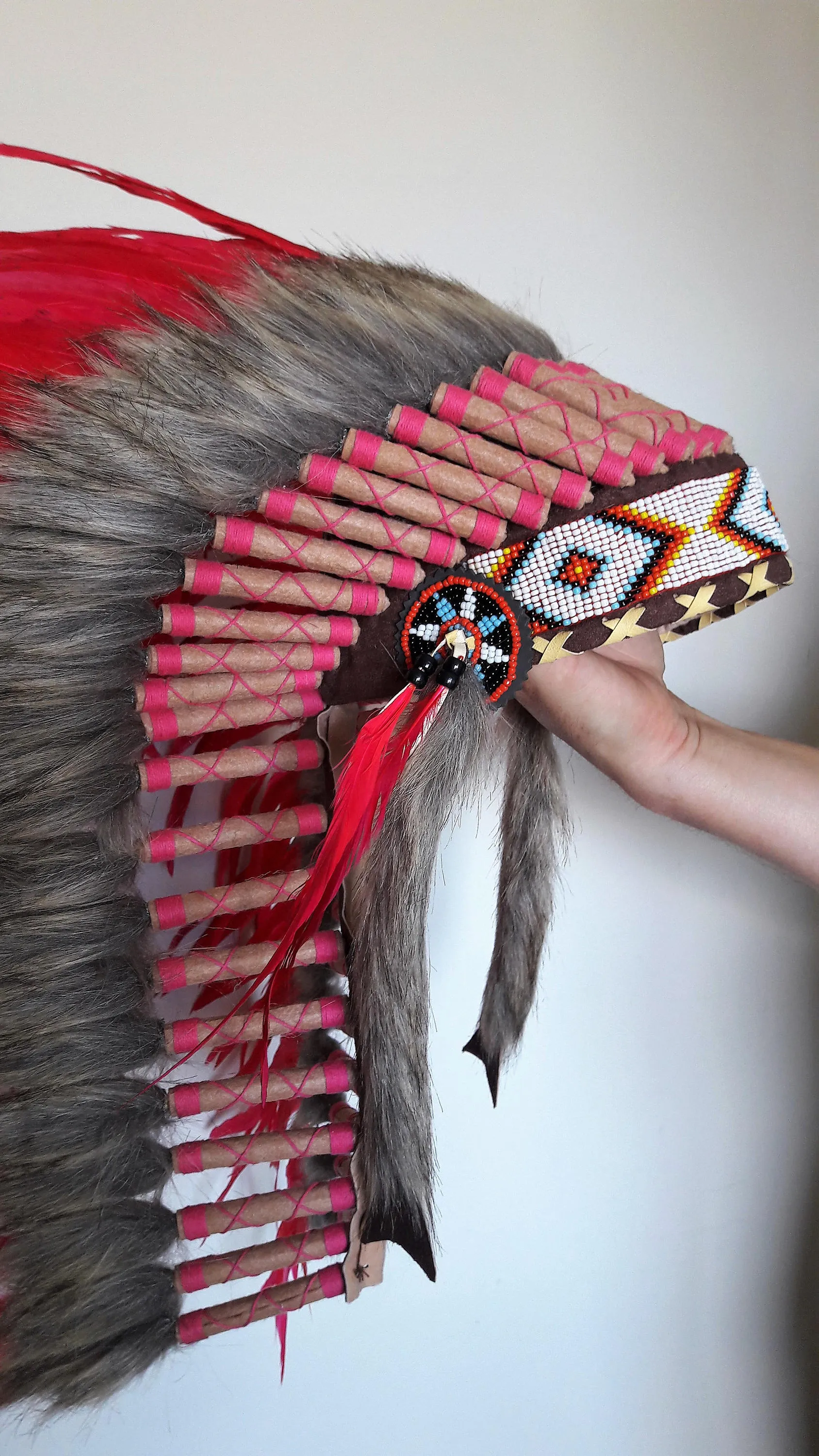 N28 - From 5-6  years Kid / Child's: Long Pink feather Headdress 21 inch. – 53,34 cm.