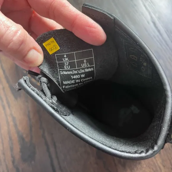 NWOT Dr. Martens girls boots