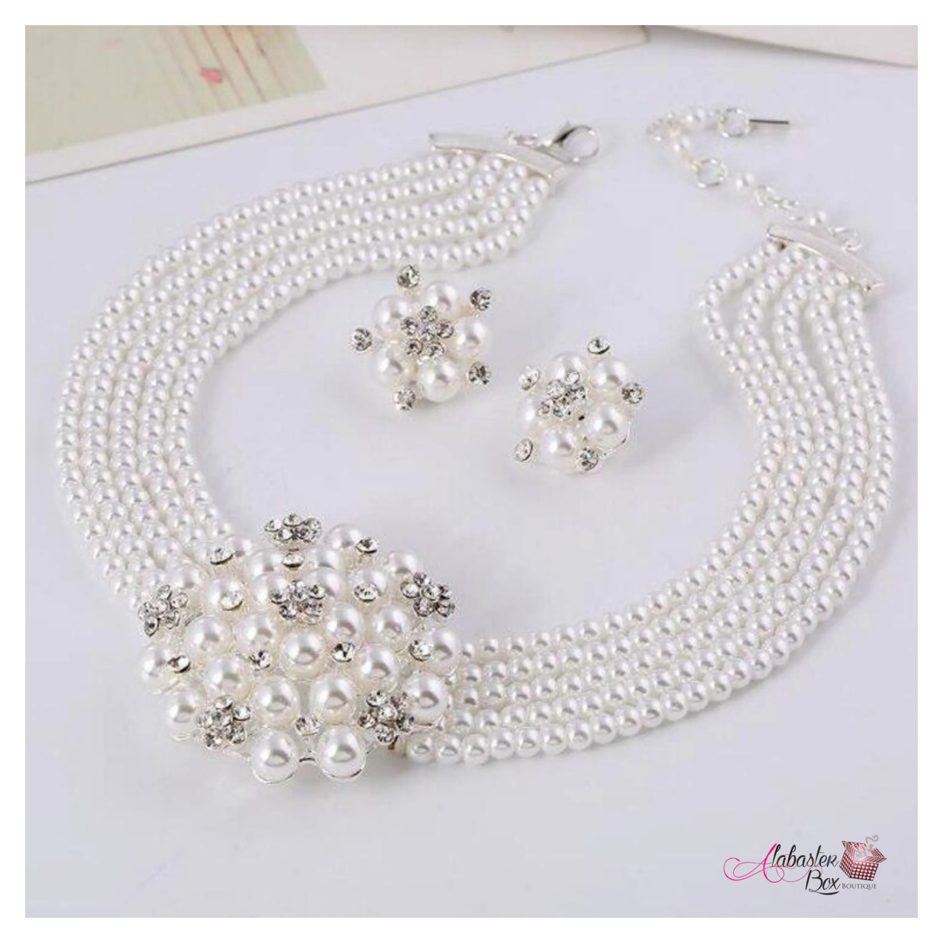 The "PEARLfect ⚪️ Center-Piece" Necklace Set
