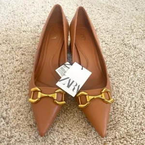 Zara Buckled Chunky High Heel Sz 40/9 NWT